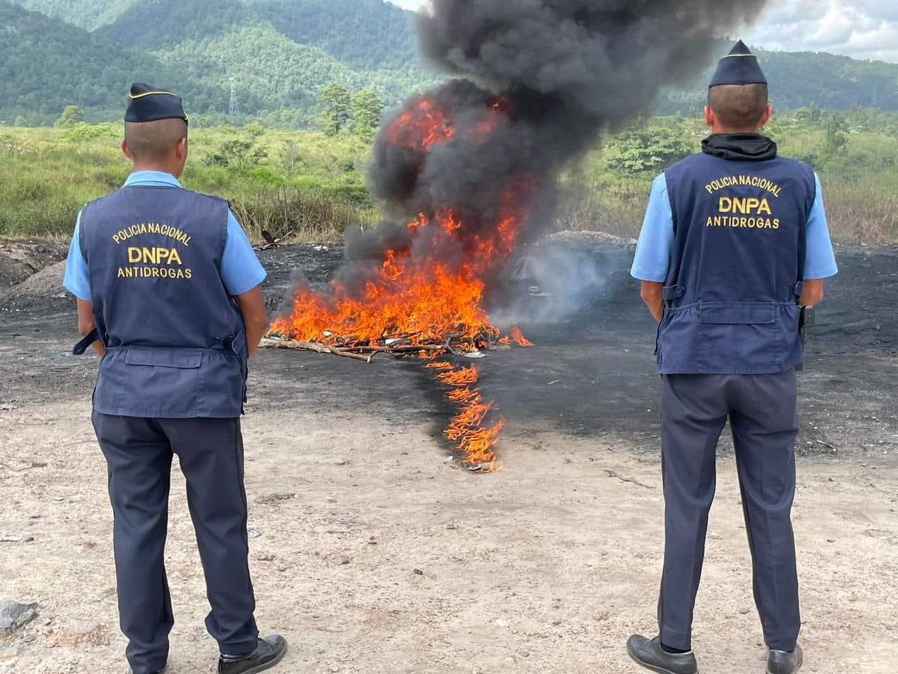 Incinerados 93 kilos de cocaína incautados a dos hombres en Tela, Atlántida